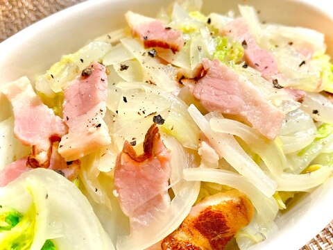 シンプルに旨い！白菜と玉ねぎのベーコン蒸し